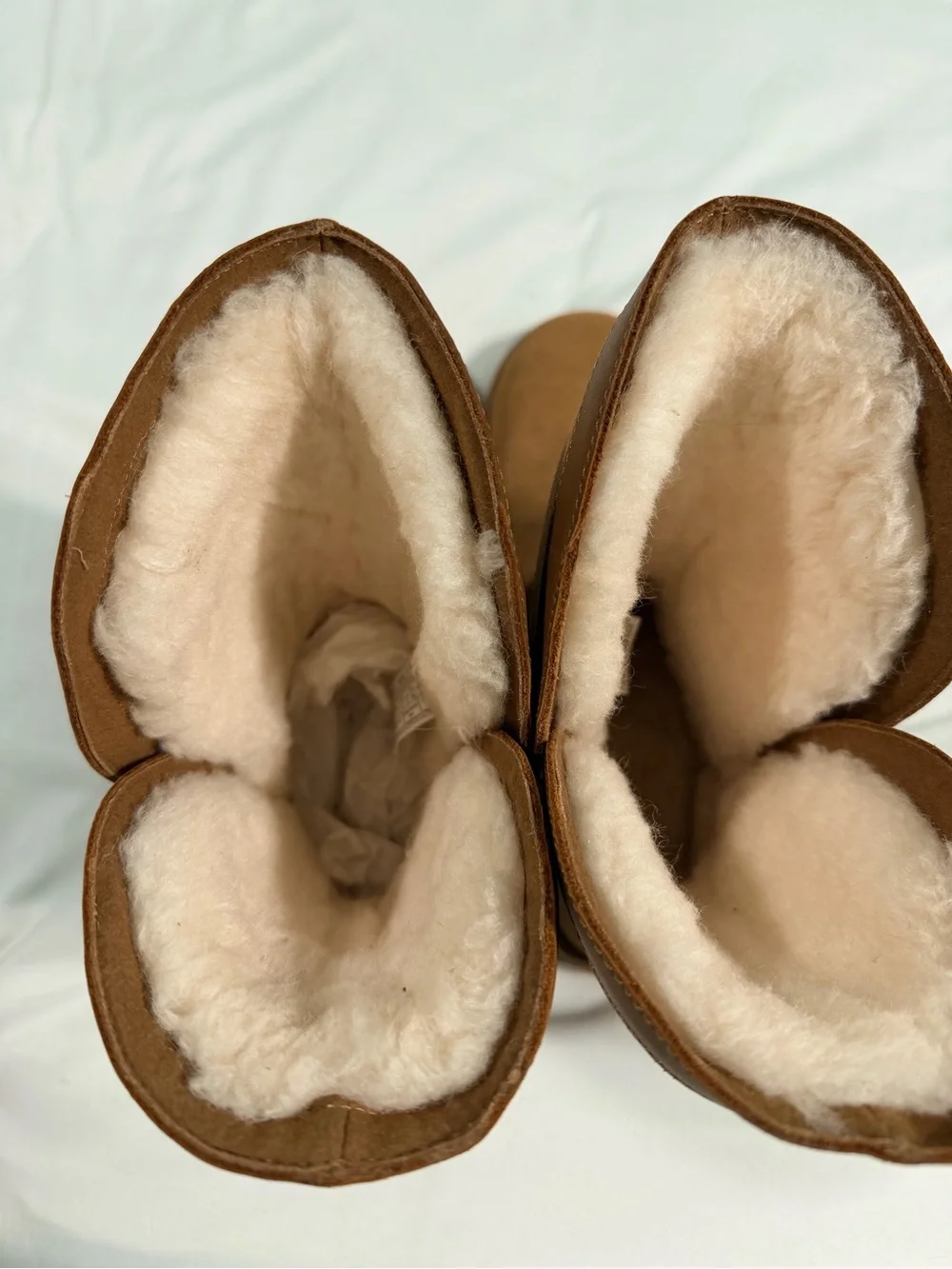 UGG Women's Chestnut Short Lunara new without box.